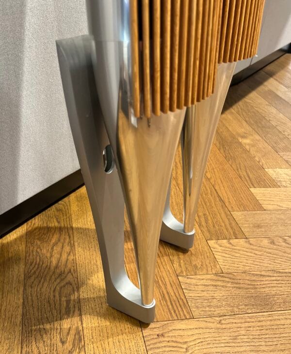 BeoLab 18 Alu/Oak inklusiv. vægbeslag - Image 3