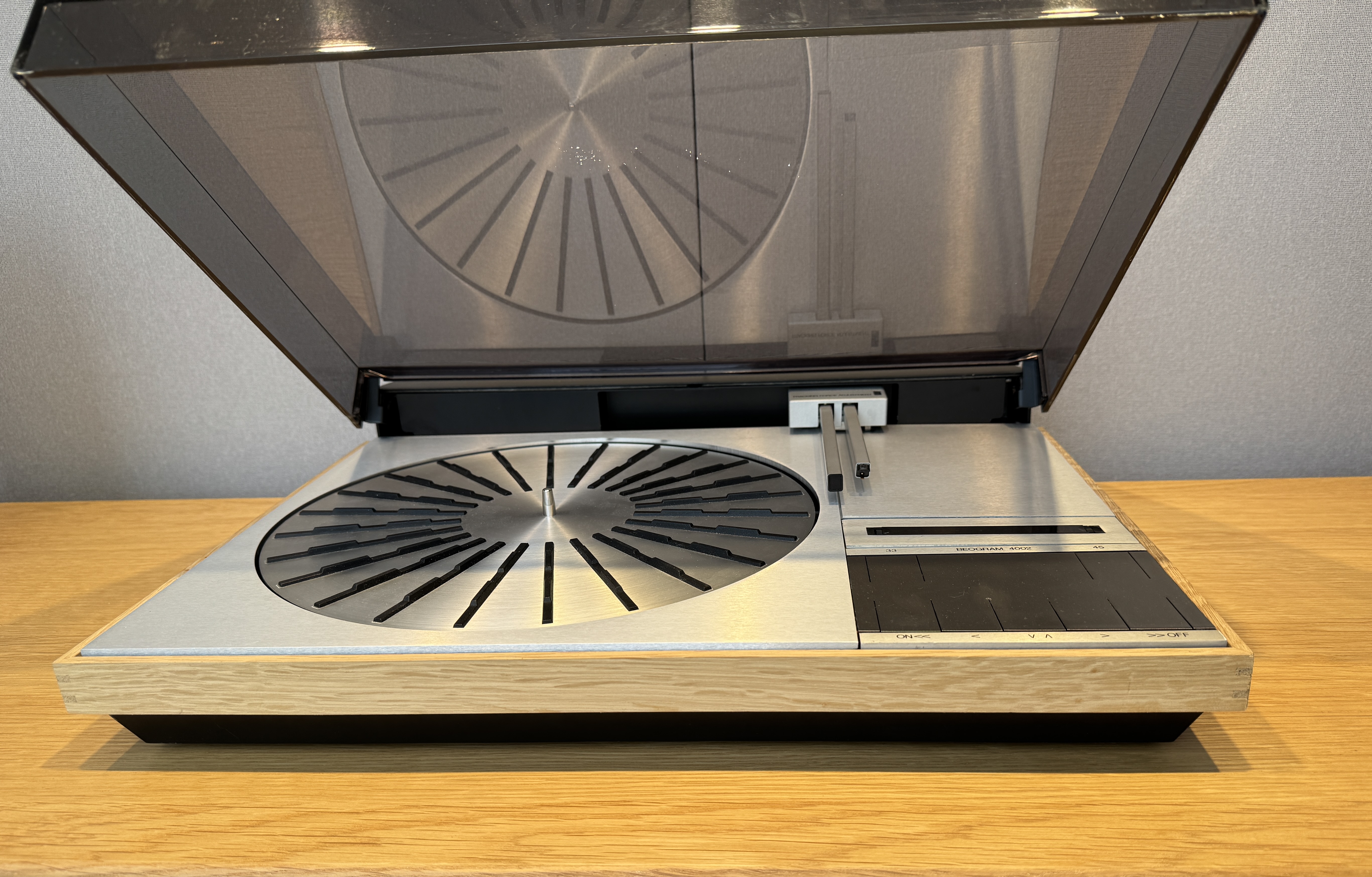 Beogram 4002 Light Oak